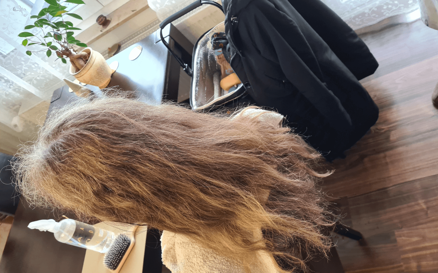 Видны волосы перед укладкой с помощью стайлера GHD Duet.